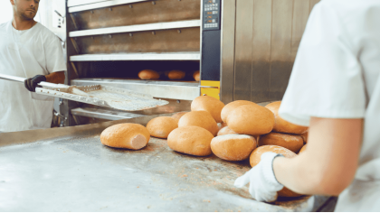 Працівник на виробництві продуктів харчування