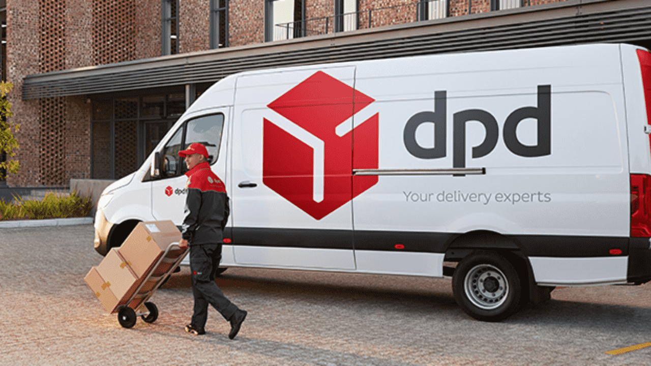 Працівник складу DPD (Opole)