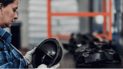 Працівник на завод HT SKIT