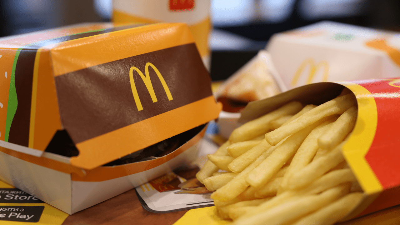 Працівник ресторану McDONALD’S