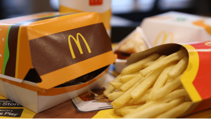 Працівник ресторану McDONALD’S