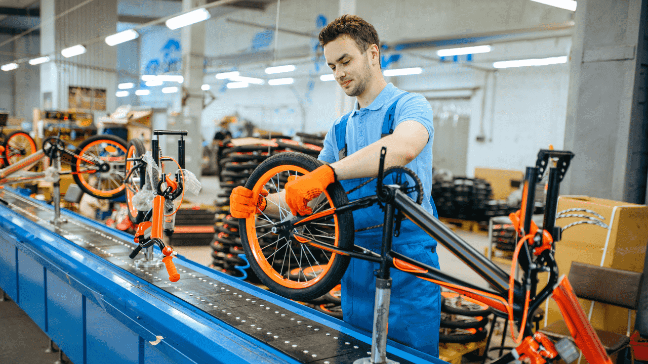 Працівник продукції Polana Bikes