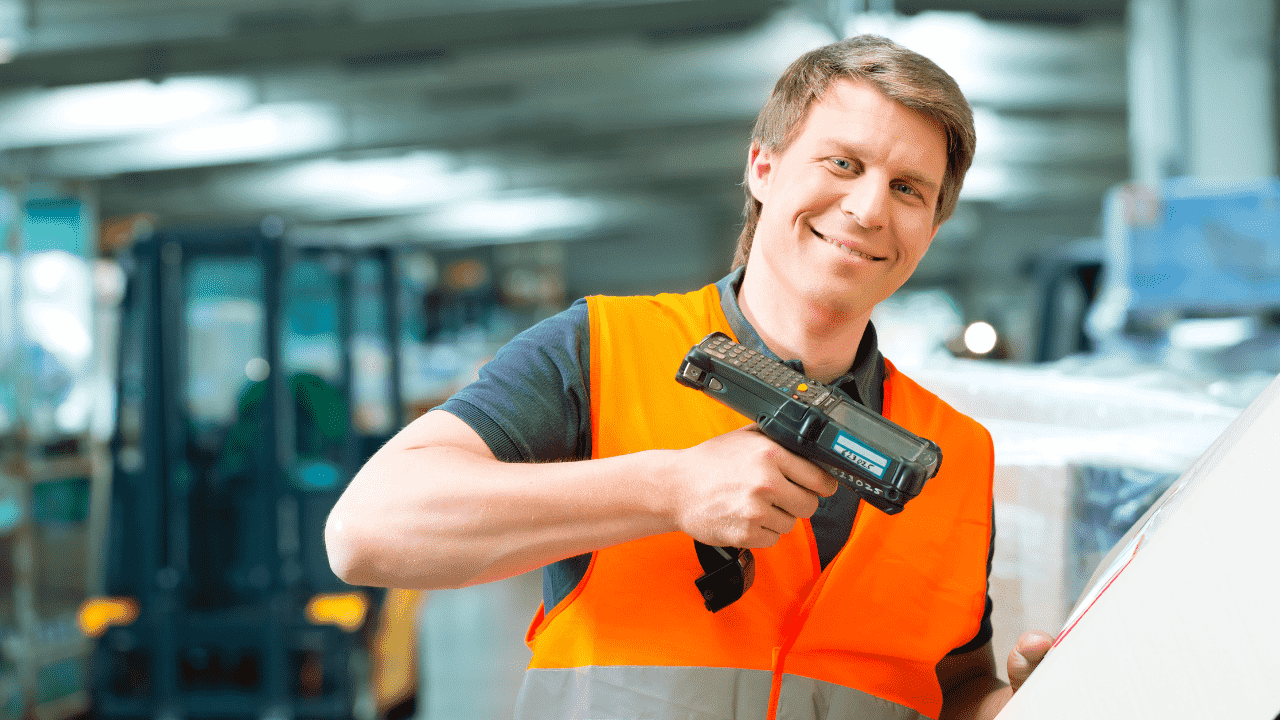 Працівник складу Raben