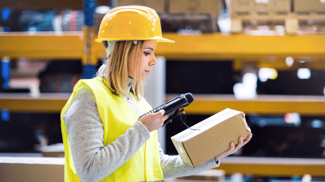 Працівник складу RHENUS LOGISTIC